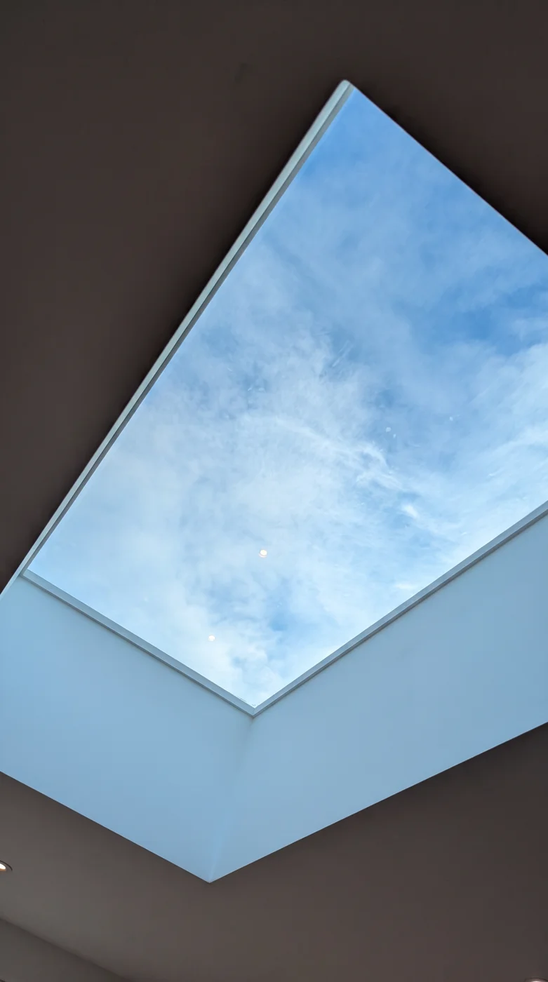 Flat Glass — płaskie świetliki dachowe Korniche